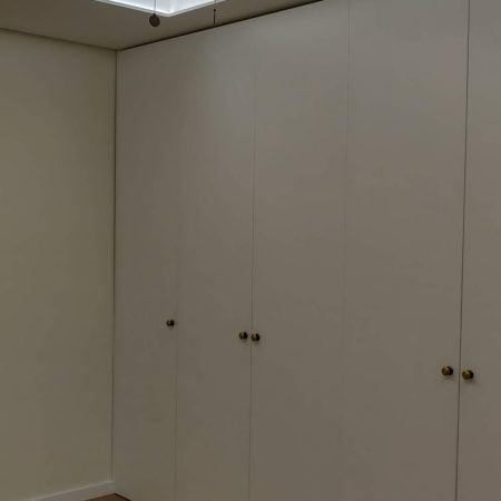 Armário de canto embutido em destaque